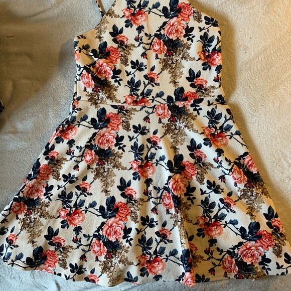 Floral Dress from Fashion Nova - Picture 2 of 6